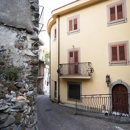 The Clock Borgo Gallodoro *
