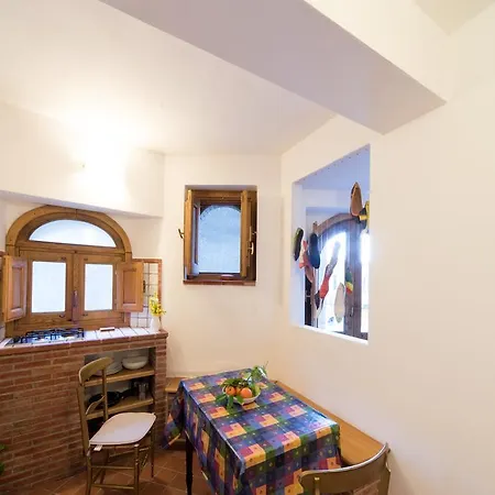 The Clock Borgo Gallodoro *