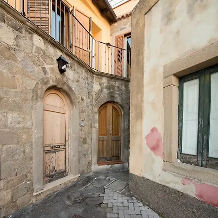 The Clock Borgo Gallodoro *